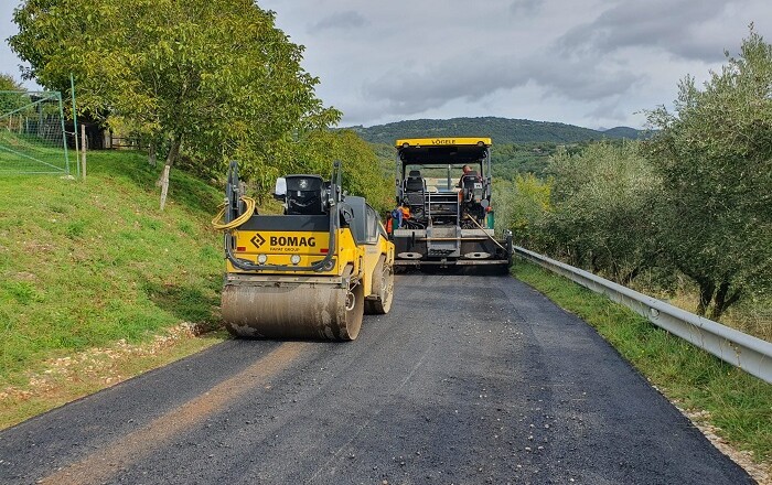 COMPLETATI I LAVORI DI BITUMAZIONE LUNGO LA SP 192 LE PIAGGE – ACUTO