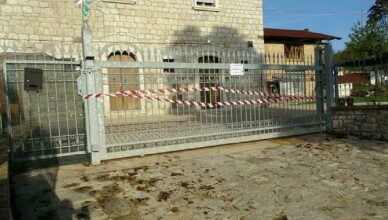 Francesca morta a 10 anni schiacciata dal cancello davanti alla mamma