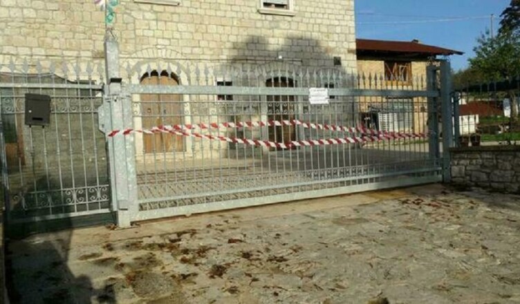 Francesca morta a 10 anni schiacciata dal cancello davanti alla mamma