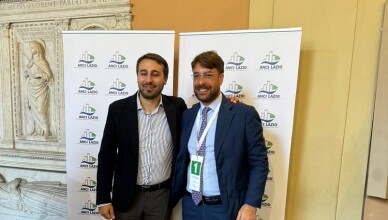 IL SINDACO LUCA DI STEFANO SI CONGRATULA CON DANIELE SINIBALDI, NUOVO PRESIDENTE DELL'ANCI LAZIO