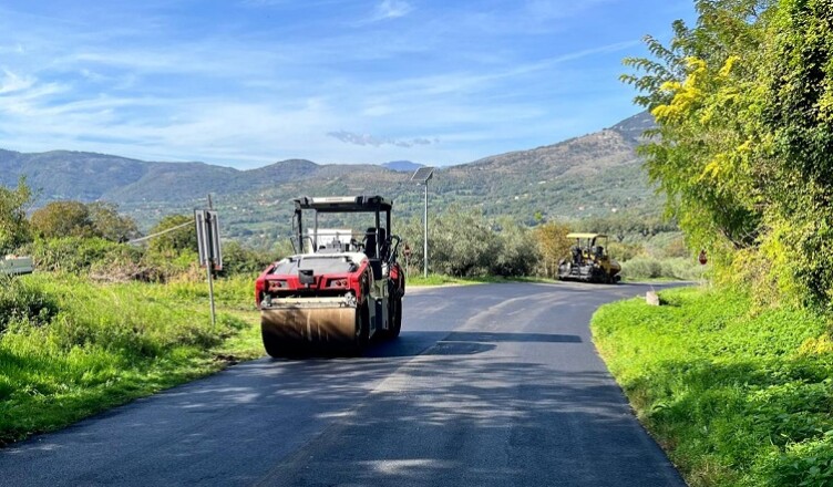 lavori strada cominia