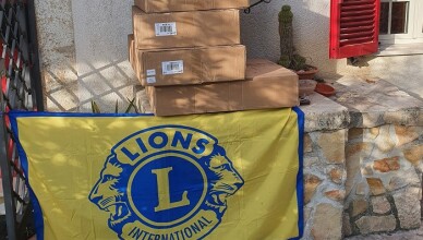 Panettoni del centro Lions Nazionale occhiali usati