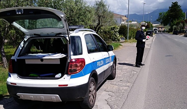 Alatri - Senza assicurazione e alla guida di un veicolo sotto sequestro, automobilista sanzionato dalla Polizia Locale
