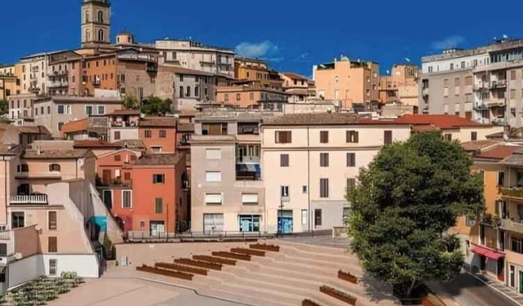 Domenica artigiani nel borgo a Frosinone Alta 2025