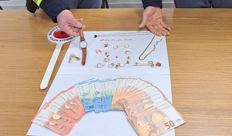 arrestati dalla Polizia di Stato i truffatori e recuperata la refurtiva