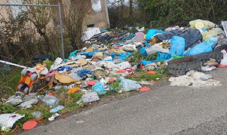 Frosinone - Rinvenuta una grande quantità di rifiuti in via Mola D’Atri