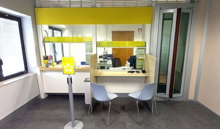 un ufficio postale dopo gli interventi 'Polis'