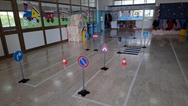 Bambini a lezione di educazione stradale