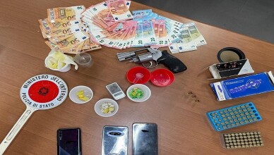 ricettazione, detenzione di sostanza stupefacente ai fini di spaccio, nonché di illecita detenzione di arma da fuoc