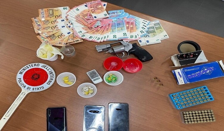 ricettazione, detenzione di sostanza stupefacente ai fini di spaccio, nonché di illecita detenzione di arma da fuoc