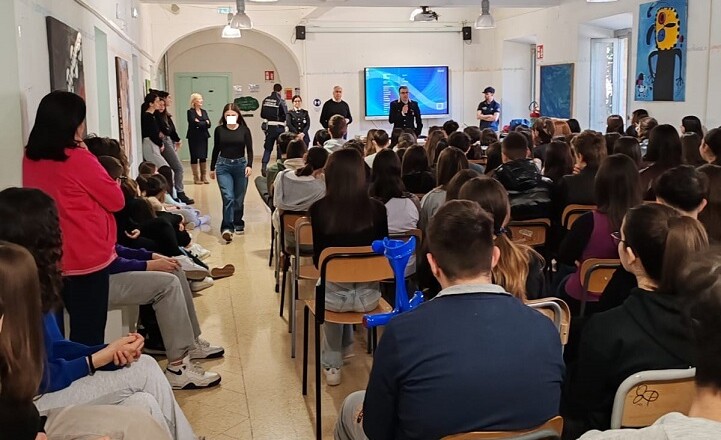 INCONTRO STUDENTI CARABINIERI