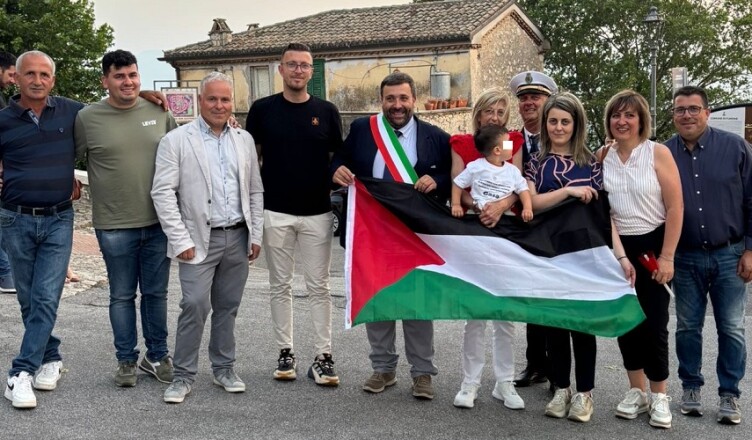 Fumone, grande partecipazione alla fiaccolata per la Palestina