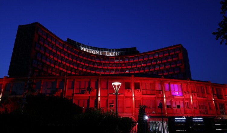 regione lazio tinge rosso sangue