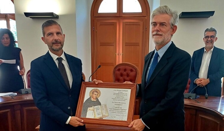 ROCCASECCA, AL PROFESSOR GIOVANNI VENTIMIGLIA L’ONORIFICENZA SAN TOMMASO DELL’VIII CENTENARIO DELLA NASCITA DEL DOTTORE ANGELICO