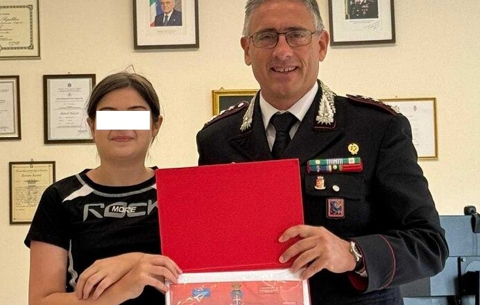 STUDENTESSA DI PONTECORVO PRESENTA UNA TESINA SULL’ARMA DEI CARABINIERI