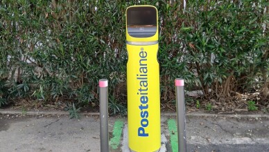 colonnine per la ricarica di auto elettriche a cura di Poste italiane