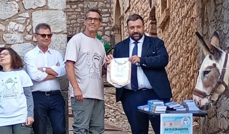 Il Comune di Fumone accompagna il progetto Camminando con Celestino V fino a LAquila