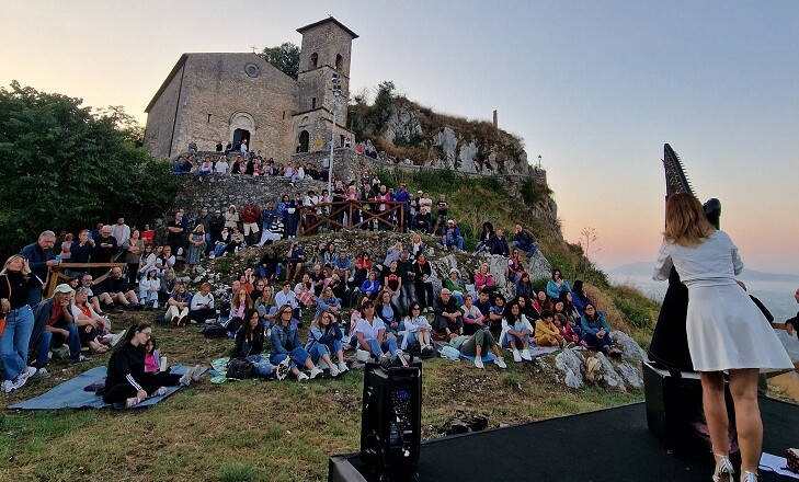 LA MUSICA DEL FESTIVAL GAZZELLONI NEI LUOGHI DI SAN TOMMASO A RITMO DI ARPA E ROCK