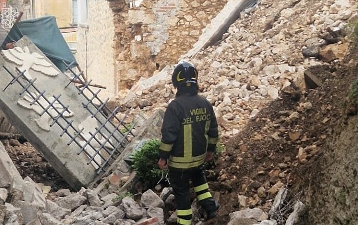 muro crollato maltempo guarcino
