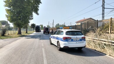 polizia locale cisterna.......