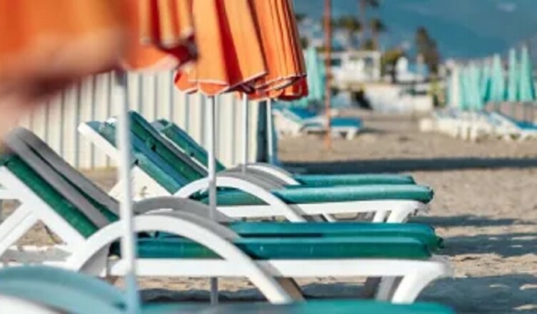 turismo crisi ombrelloni chiusi