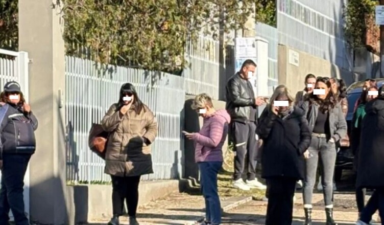A scuola con la pistola giocattolo