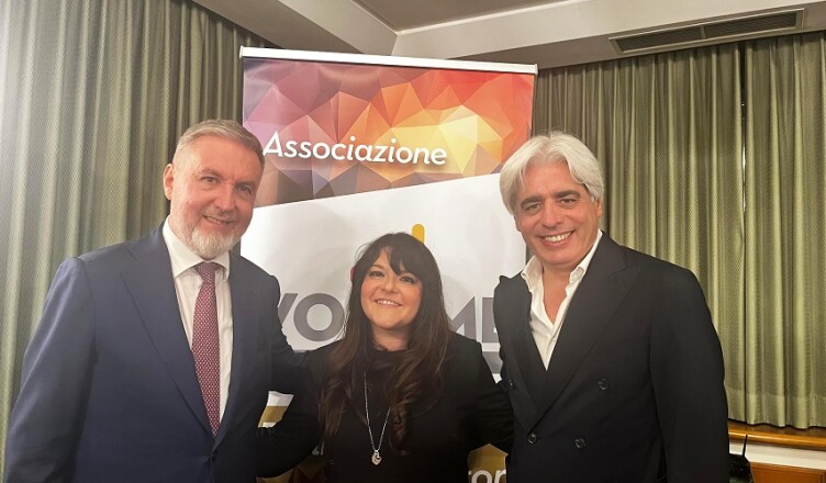 L’ASSOCIAZIONE VOLUME FA CENTRO