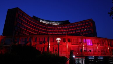 Regione Lazio illuminata di rosso