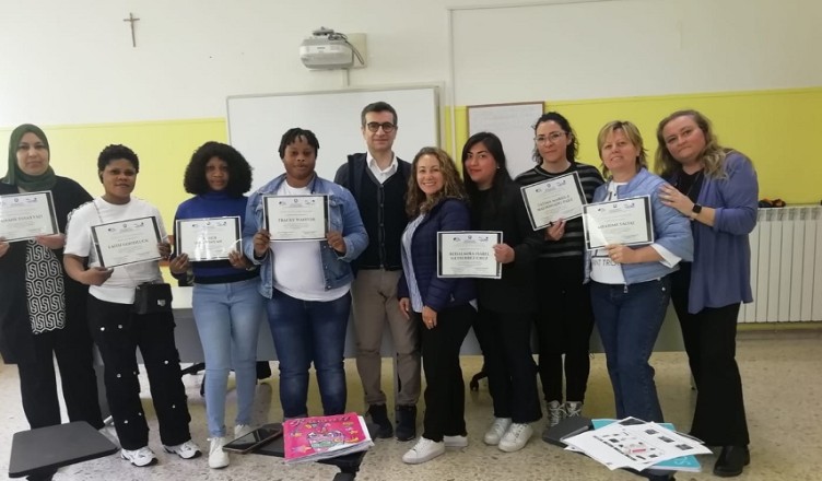 Femminile Plurale