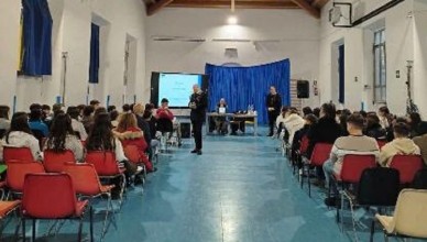 I CARABINIERI INCONTRANO GLI STUDENTI..-.