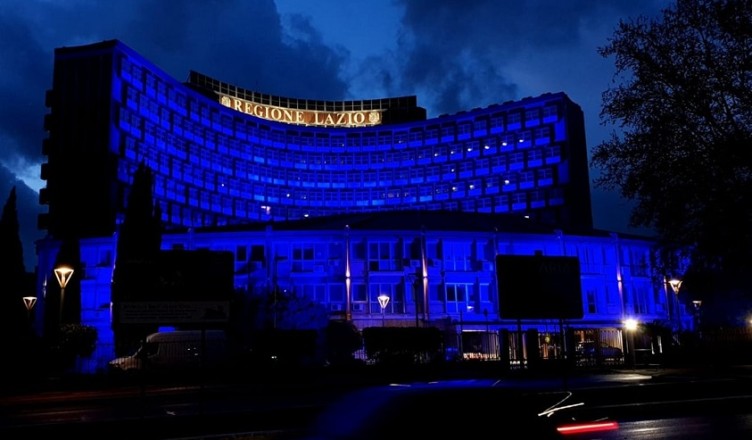 LA REGIONE LAZIO SI ILLUMINA DI BLU