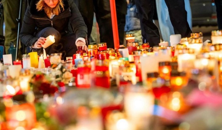 LUMINI FIORI tragedia di Crans - Montana