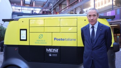 Poste Italiane AD Matteo Del Fante accanto a BOXi