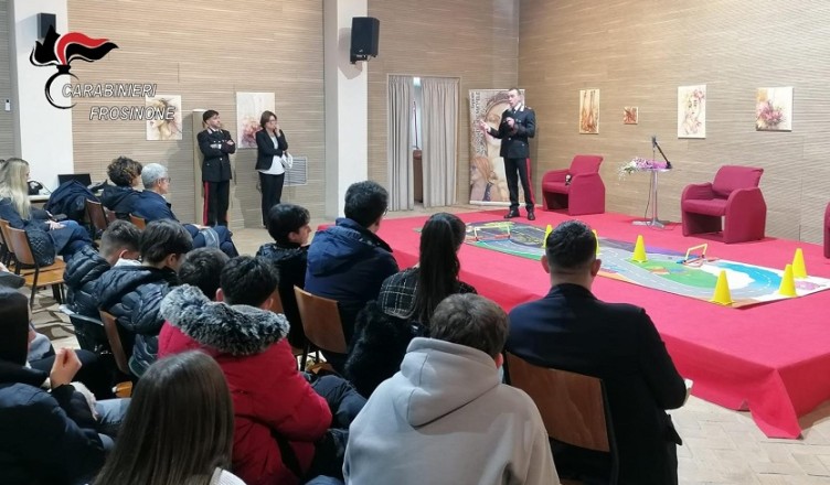 ISOLA Arma dei Carabinieri e la Scuola insieme per la Legalità