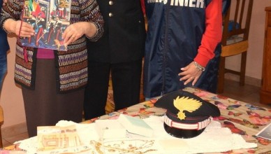 foto riconsegna oggetti e soldi