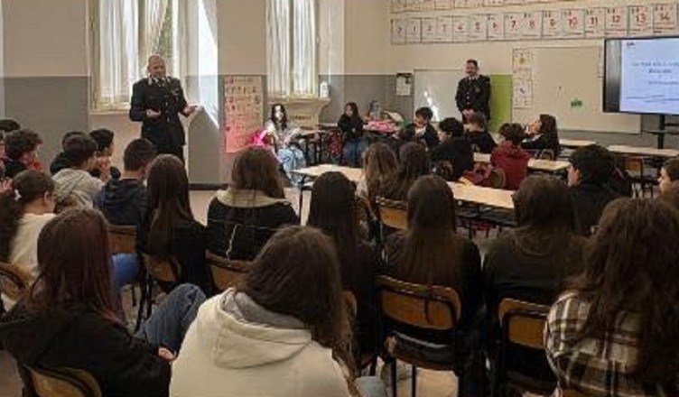 Acuto, i Carabinieri tra i banchi di scuola per la legalità