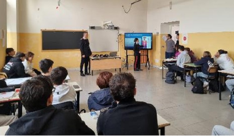 CARABINIERI DI FIUGGI AL LICEO SCIENTIFICO DANTE ALIGHIERI