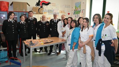 I CARABINIERI IN VISITA AL REPARTO DI PEDIATRIA DELL OSPEDALE SPAZIANi