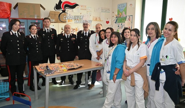 I CARABINIERI IN VISITA AL REPARTO DI PEDIATRIA DELL OSPEDALE SPAZIANi