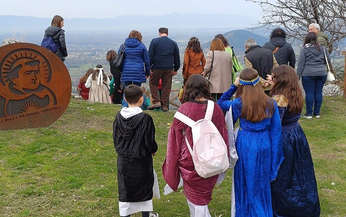 ROCCASECCA, GLI STUDENTI GUIDANO ALLA SCOPERTA DELLA FILOSOFIA TOMISTICA