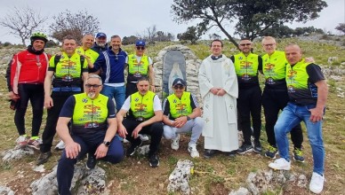 ROCCASECCA, INAUGURATA LA CAPPELLETTA DELLA MADONNA DEL BUON CAMMINO NEI PRESSI DELLA BIG BENCH DI MONTE CAMARDA