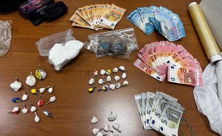 SPACCIO DI STUPEFACENTI. SEQUESTRATA UNA SMART DOTATA DI UN SOFISTICATO VANO NASCOSTO
